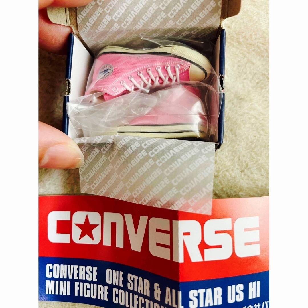 CONVERSE(コンバース)のCONVERSE ミニチュアフィギュアALL STAR US HI ストロベリー エンタメ/ホビーのフィギュア(その他)の商品写真