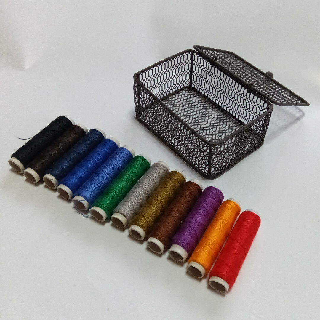 糸巻きセット♪12色 ハンドメイドの素材/材料(生地/糸)の商品写真