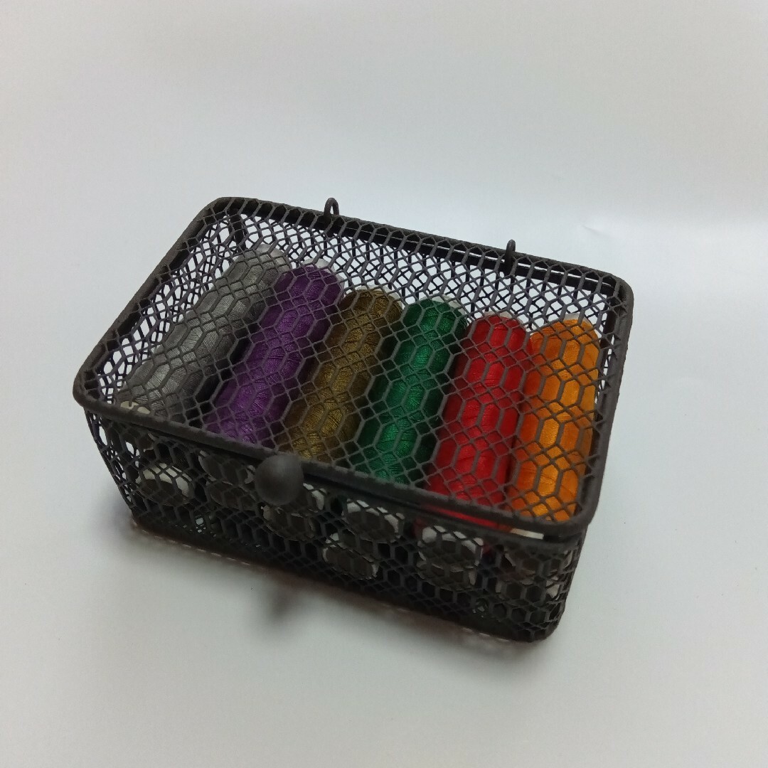 糸巻きセット♪12色 ハンドメイドの素材/材料(生地/糸)の商品写真