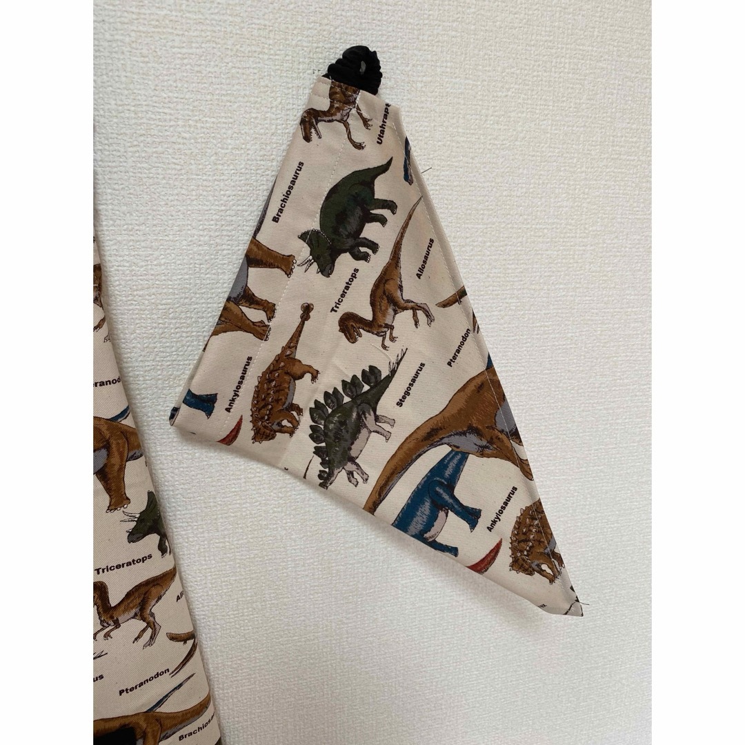 子どもエプロン　キッズエプロン三角巾セット　ハンドメイド　恐竜 ハンドメイドのキッズ/ベビー(その他)の商品写真