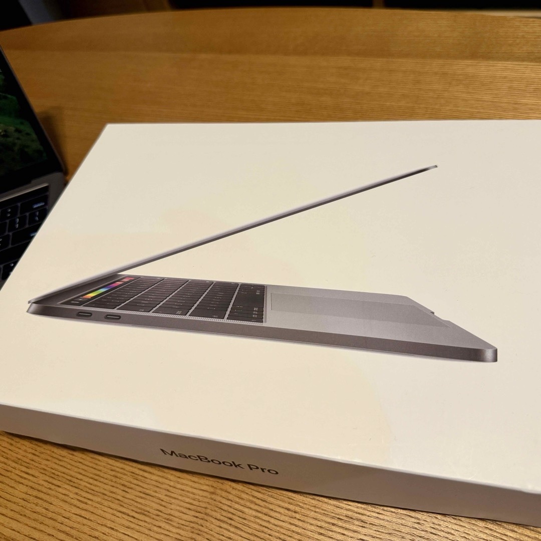Apple(アップル)の【中古】Apple MacBook Pro 13インチ 2018 USキーボード スマホ/家電/カメラのPC/タブレット(ノートPC)の商品写真