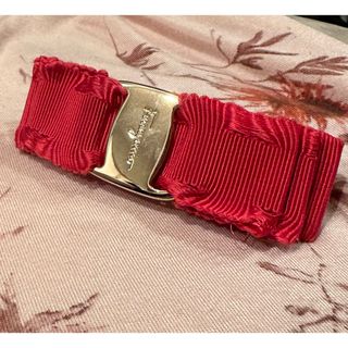 FERRAGAMO フェラガモ  バレッタ ゴールド金具 ピンク 赤 レッド