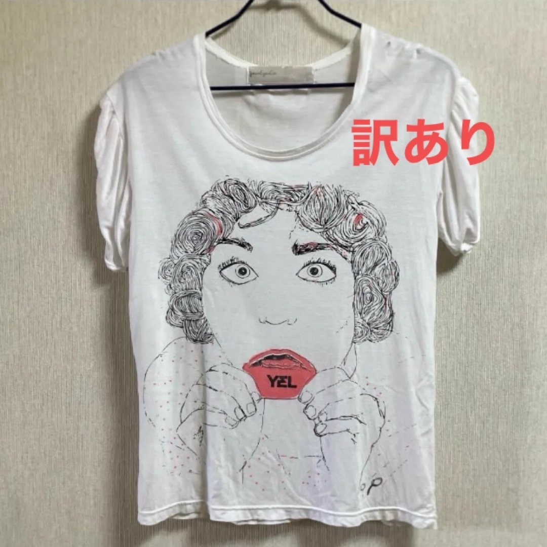 プリントTシャツ　インパクト顔　個性的なtシャツ 面白　半袖で　スリット　白 レディースのトップス(Tシャツ(半袖/袖なし))の商品写真