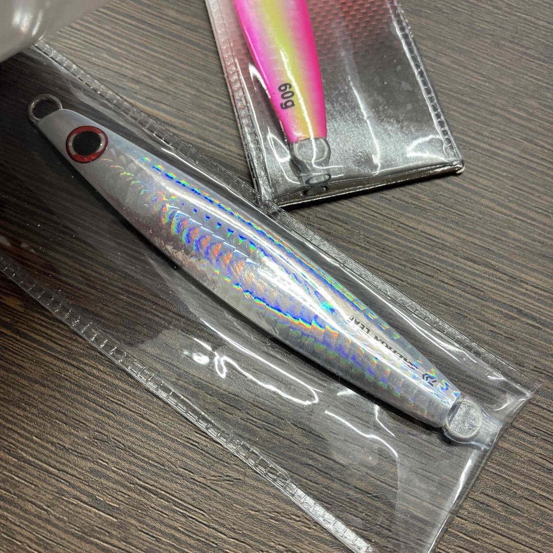 DAIWA(ダイワ)の廃盤品　在庫最後　ダイワ　ソルティガ　リーフ 60g グローカラー　3個セット スポーツ/アウトドアのフィッシング(ルアー用品)の商品写真