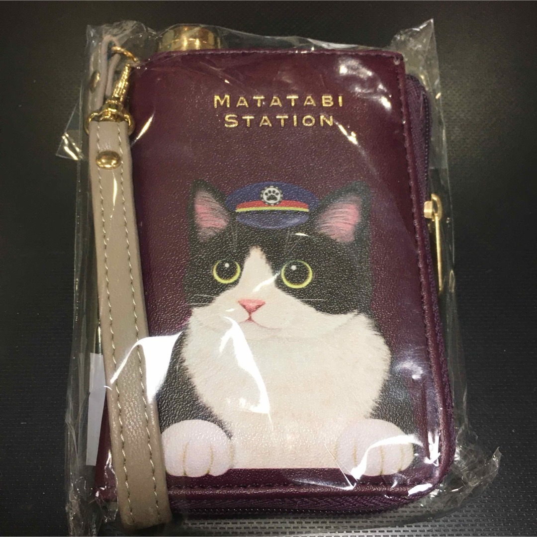 FELISSIMO(フェリシモ)の猫の駅員さんパスケース　ハチワレ　新品　フェリシモ猫部 レディースのファッション小物(パスケース/IDカードホルダー)の商品写真