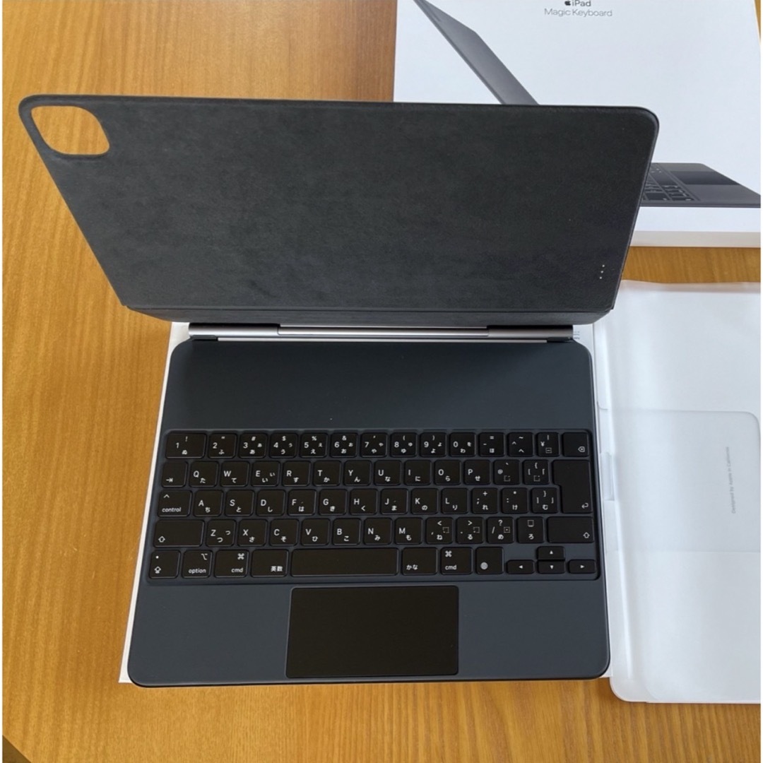 Apple(アップル)の12.9インチ iPad Pro用 Magic Keyboard 第6世代  スマホ/家電/カメラのPC/タブレット(その他)の商品写真