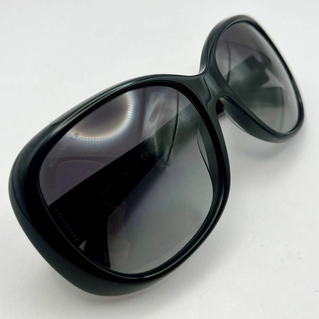 CHANEL(シャネル)のシャネル　サングラス　5248-A ブラック　グラデーション　カメリア　箱付き レディースのファッション小物(サングラス/メガネ)の商品写真