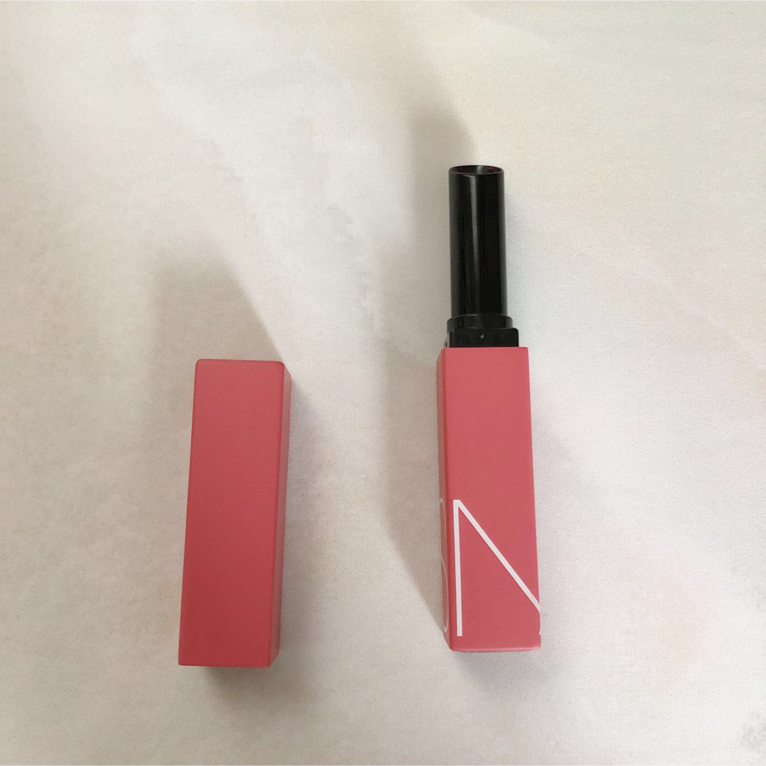 NARS(ナーズ)のNARSパワーマット リップスティック  111 TEASE ME 残量8割 コスメ/美容のベースメイク/化粧品(口紅)の商品写真