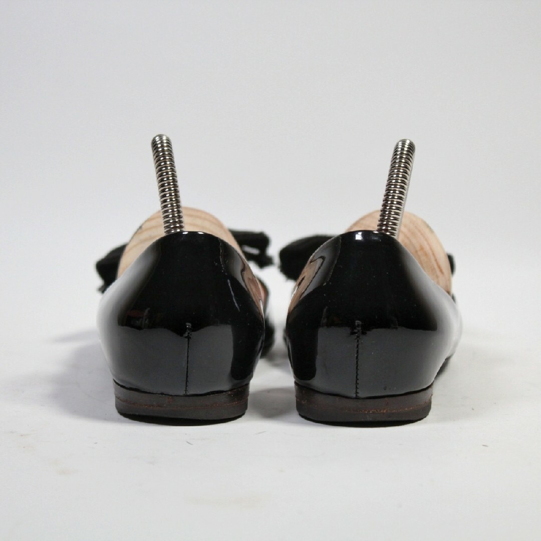 Bottega Veneta(ボッテガヴェネタ)の【美品】ボッテガヴェネタ エナメルレザー フラットパンプス リボン着脱可 レディースの靴/シューズ(ハイヒール/パンプス)の商品写真