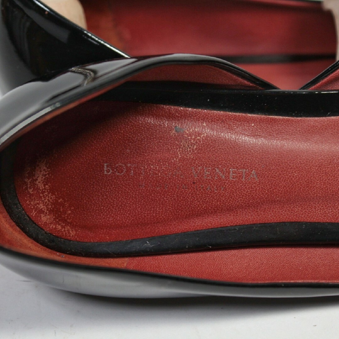 Bottega Veneta(ボッテガヴェネタ)の【美品】ボッテガヴェネタ エナメルレザー フラットパンプス リボン着脱可 レディースの靴/シューズ(ハイヒール/パンプス)の商品写真