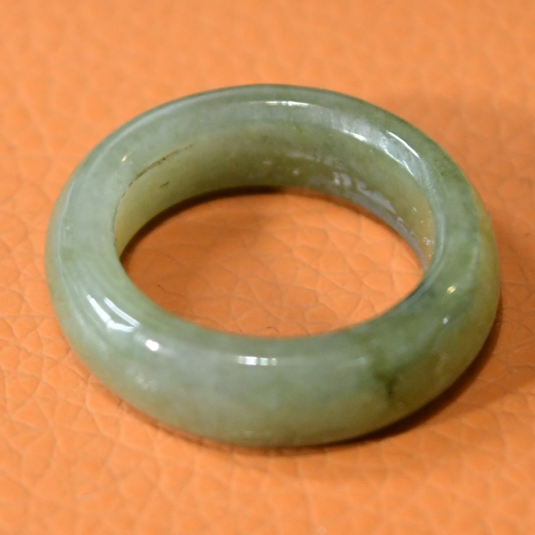 J1296　ヒスイ　翡翠　リング　指輪　14号　ミャンマー　ジェイド　送料込 レディースのアクセサリー(リング(指輪))の商品写真