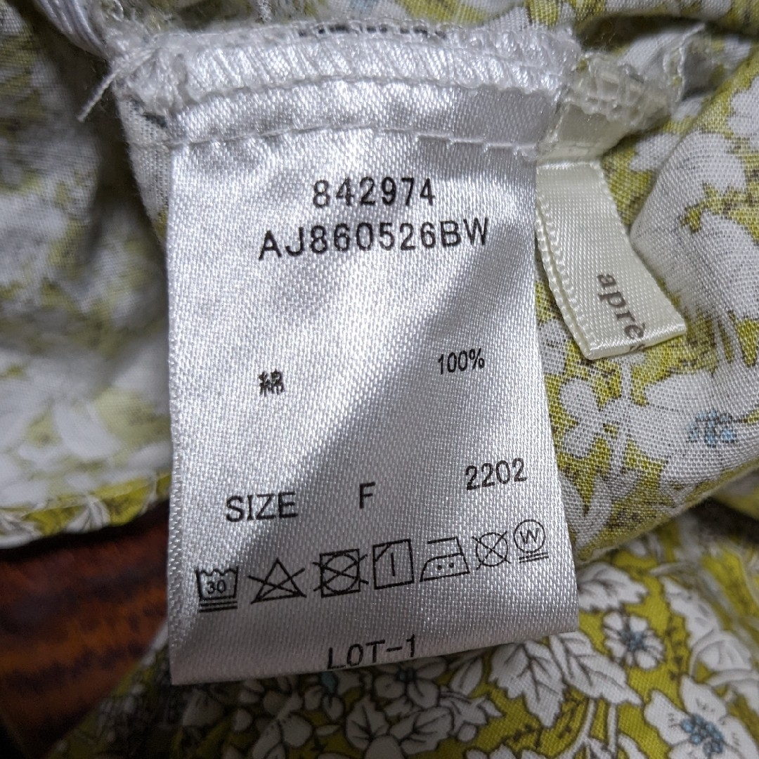 アプレジュール パフスリーブ シャーリング 小花柄 ブラウス 黄緑 白 水色 F レディースのトップス(シャツ/ブラウス(長袖/七分))の商品写真