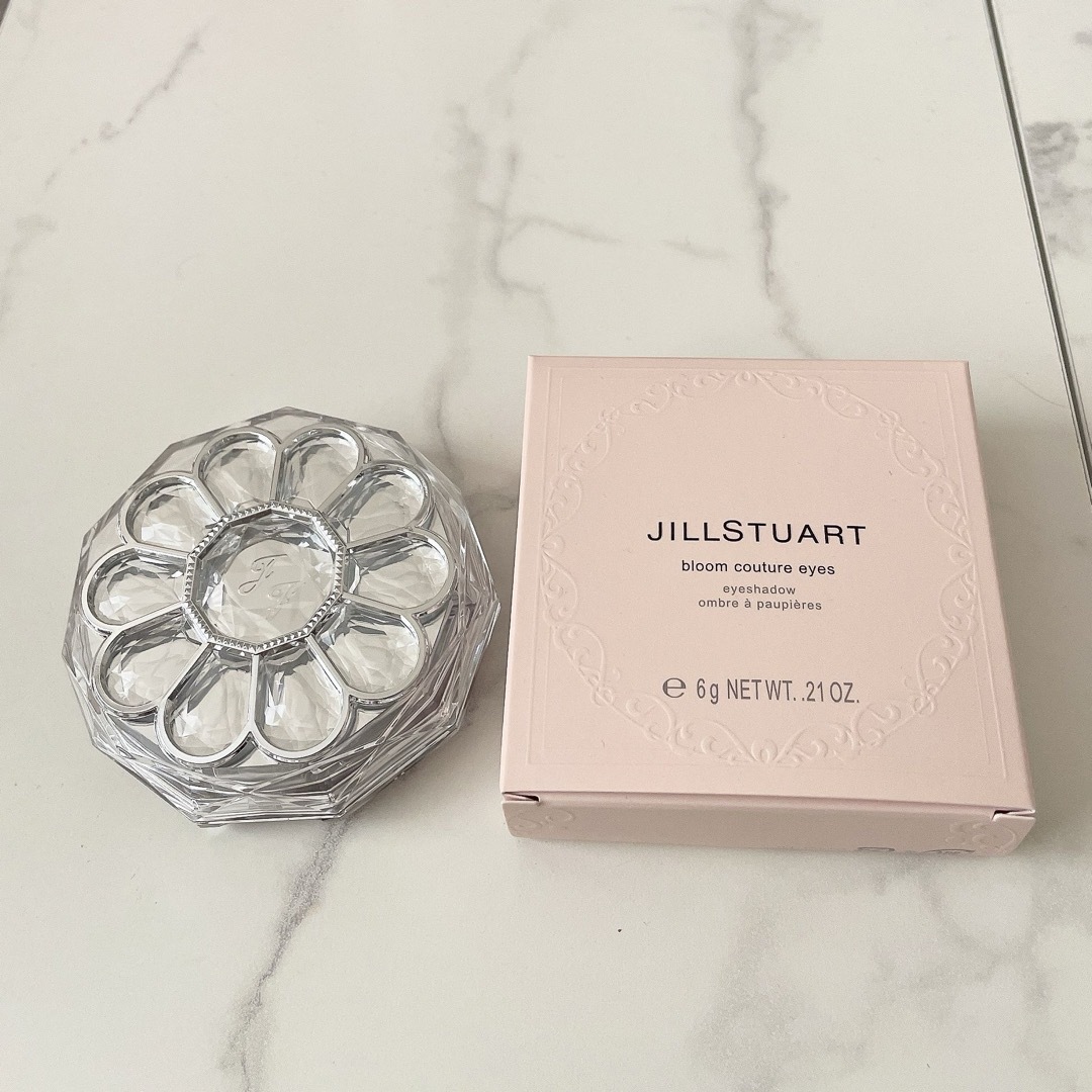 JILLSTUART(ジルスチュアート)の1度のみ使用【USED】ジルスチュアート ブルームクチュールアイズ25 コスメ/美容のベースメイク/化粧品(アイシャドウ)の商品写真