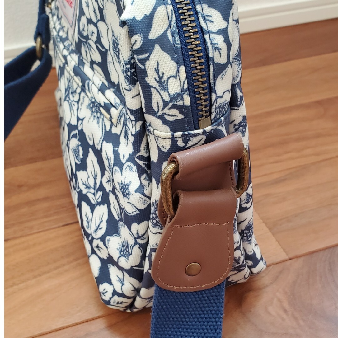 Cath Kidston(キャスキッドソン)のキャス・キッドソン　Cath Kidston　花柄ショルダーバッグ レディースのバッグ(ショルダーバッグ)の商品写真