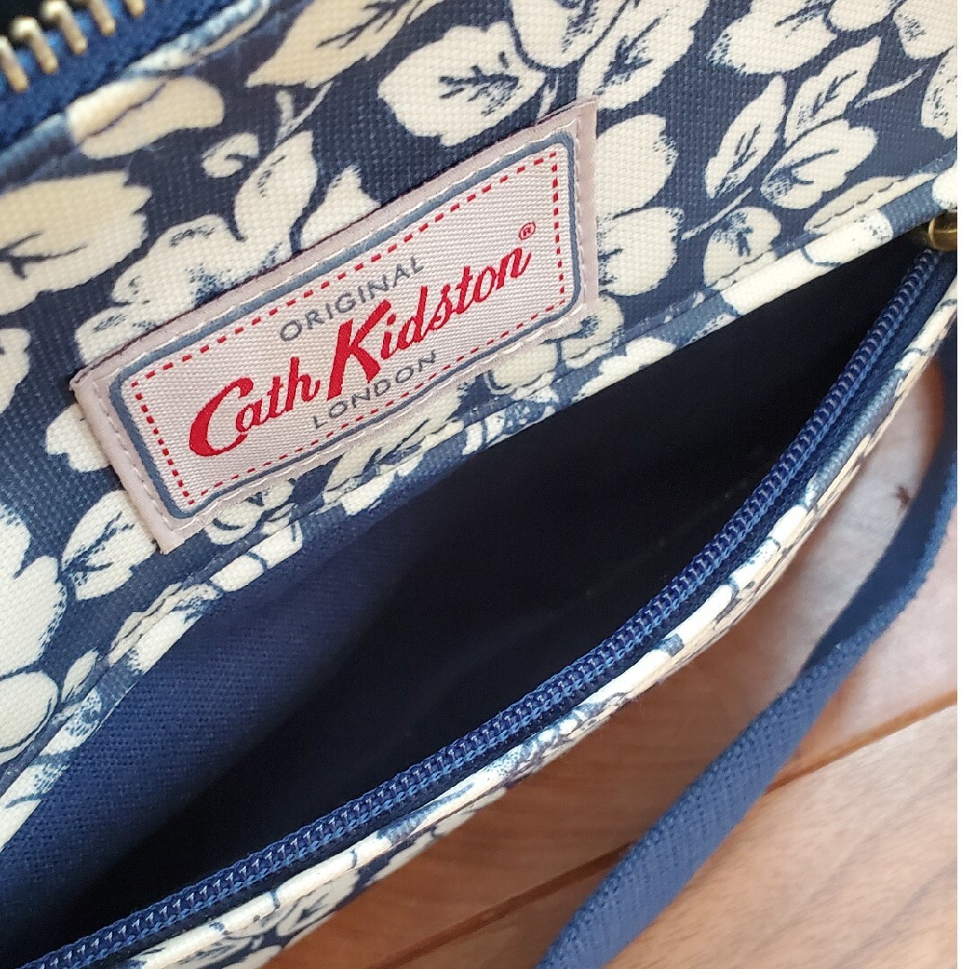 Cath Kidston(キャスキッドソン)のキャス・キッドソン　Cath Kidston　花柄ショルダーバッグ レディースのバッグ(ショルダーバッグ)の商品写真