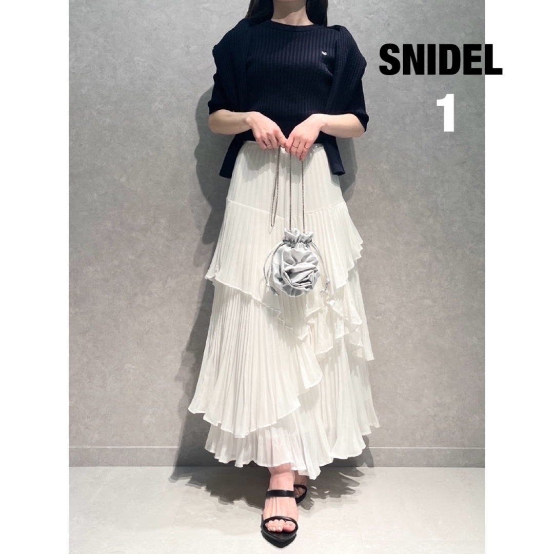 SNIDEL(スナイデル)のスナイデル　snidel プリーツティアードスカート　ホワイト　1 M★新品 レディースのスカート(ロングスカート)の商品写真