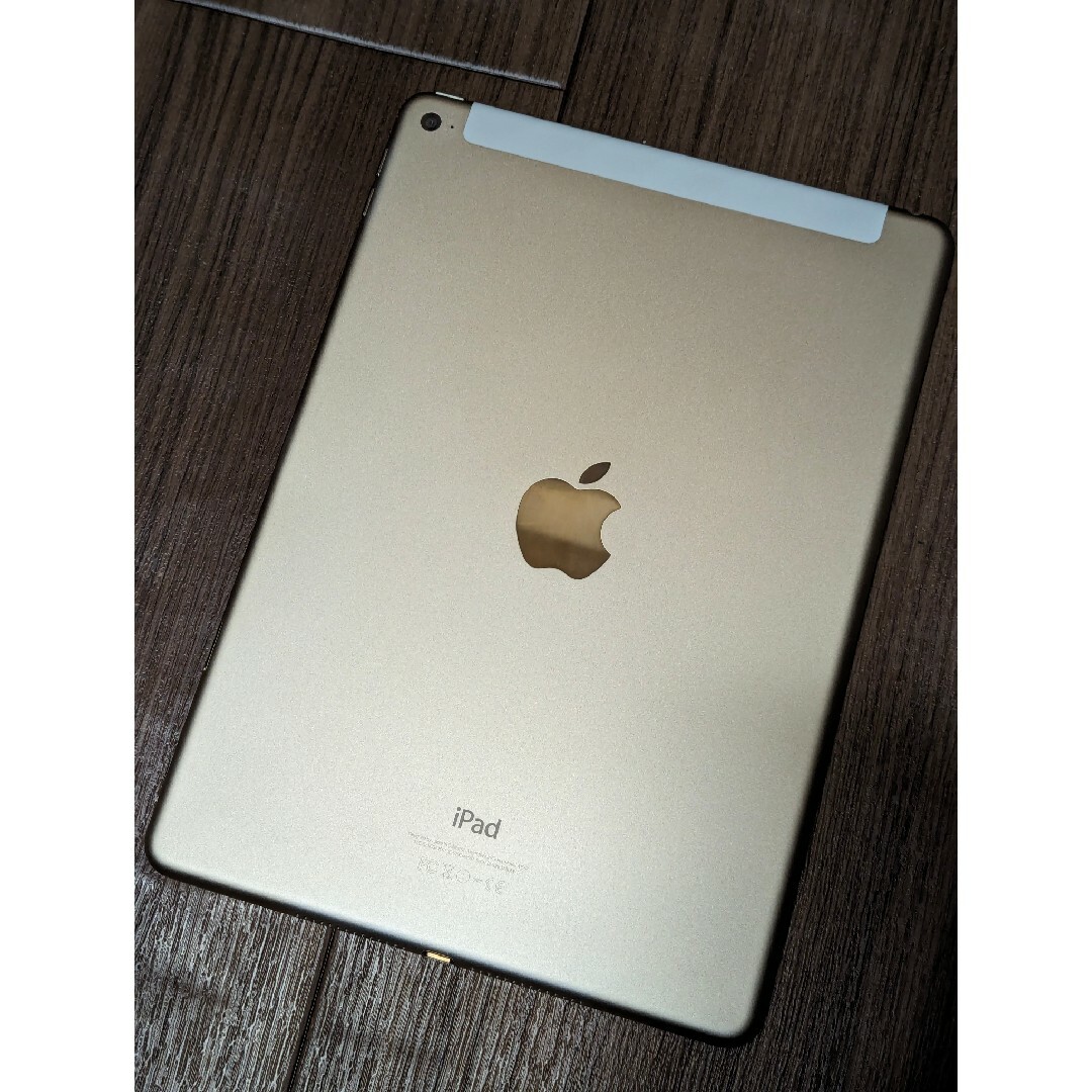 Apple(アップル)のiPad Air 2 9.7インチ Retinaディスプレイ 16GB スマホ/家電/カメラのPC/タブレット(タブレット)の商品写真