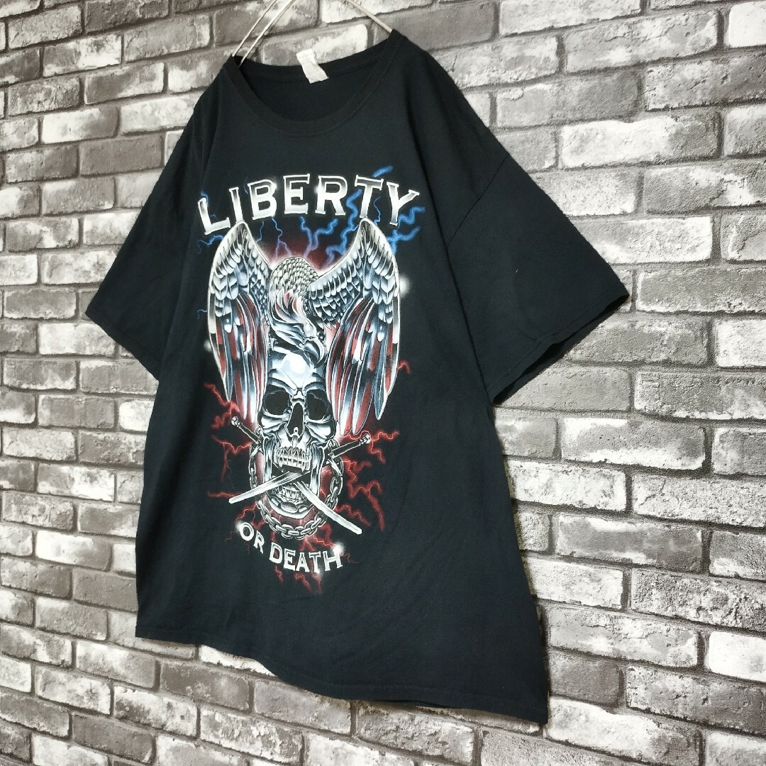 FRUIT OF THE LOOM(フルーツオブザルーム)の自由か死かアメリカ独立戦争イーグルスカルビッグプリントロゴtシャツTシャツ メンズのトップス(Tシャツ/カットソー(半袖/袖なし))の商品写真