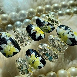 \即日発送/フリーサイズ ユリの花 ネイルチップ 現品 No.186 ハンドメイドのアクセサリー(ネイルチップ)の商品写真