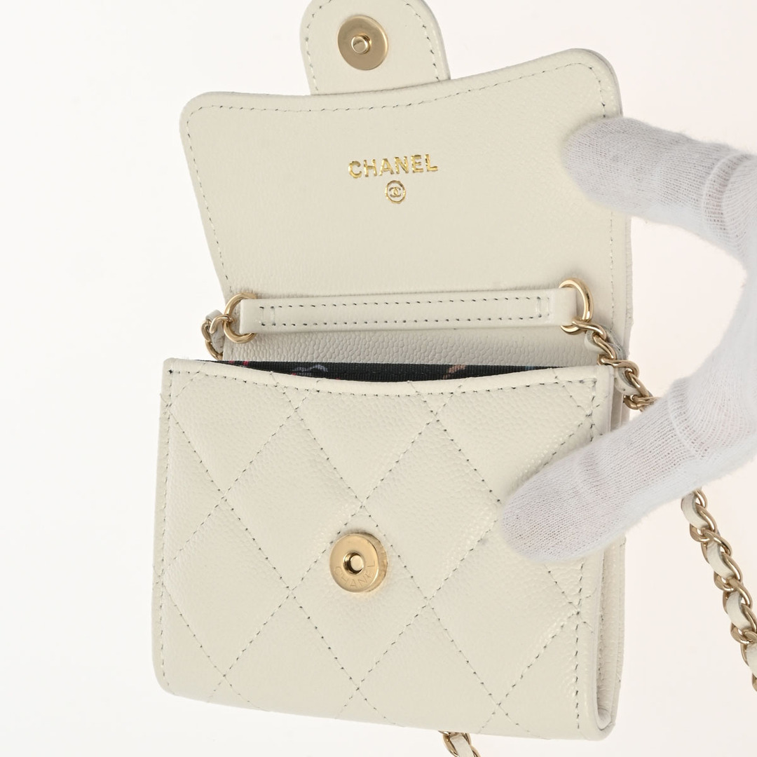 CHANEL(シャネル)の新品 シャネル CHANEL AP0238 ランダム品番 レディース ショルダーバッグ ホワイト /ゴールド金具 グレインカーフスキン レディースのバッグ(ショルダーバッグ)の商品写真