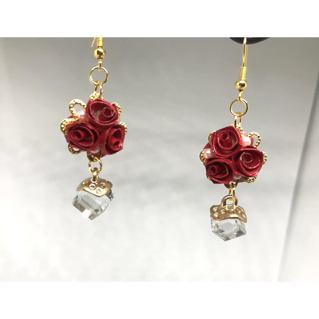 紅薔薇のピアス☆キューブ♪ロザフィ ハンドメイドのアクセサリー(ピアス)の商品写真