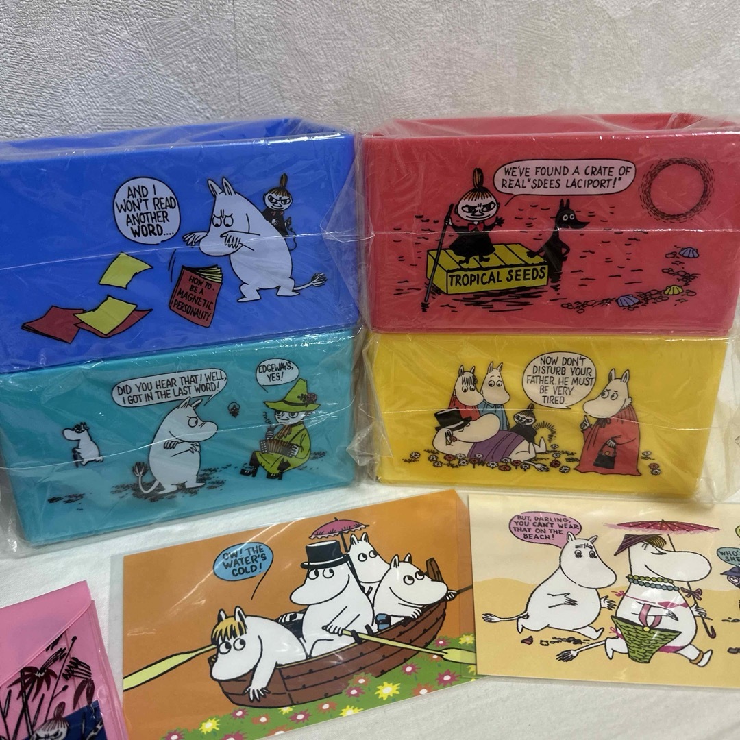 MOOMIN(ムーミン)のムーミン一家 ムーミン 瓶 カラーボックス ポストカード DVD エンタメ/ホビーのおもちゃ/ぬいぐるみ(キャラクターグッズ)の商品写真