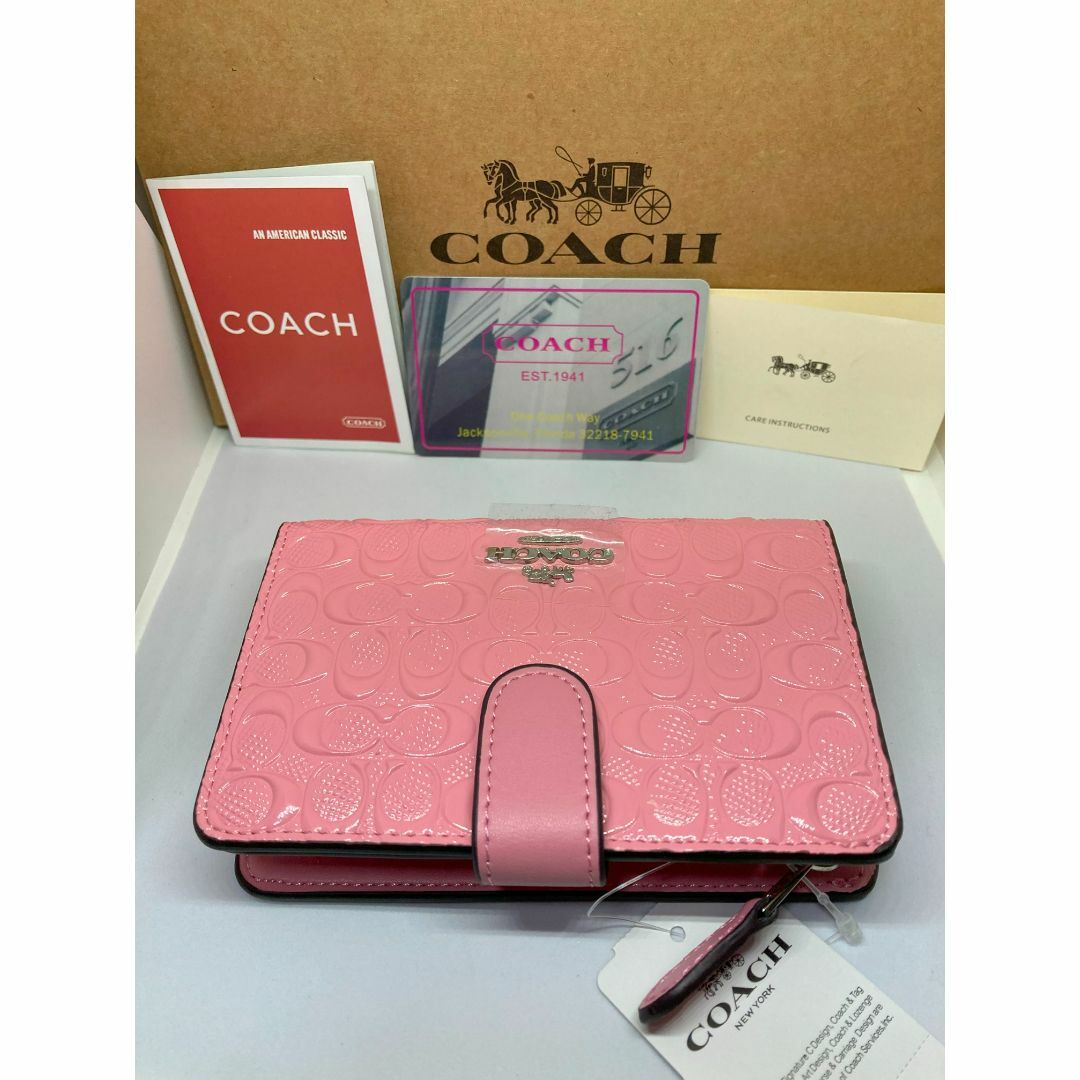 COACH(コーチ)のCOACH　コーチ　F25937　二つ折り財布　デボスド　パテントレザー　ペダル レディースのファッション小物(財布)の商品写真