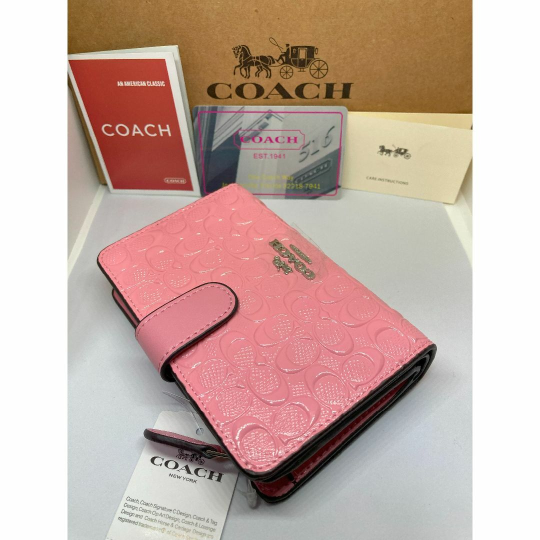 COACH(コーチ)のCOACH　コーチ　F25937　二つ折り財布　デボスド　パテントレザー　ペダル レディースのファッション小物(財布)の商品写真