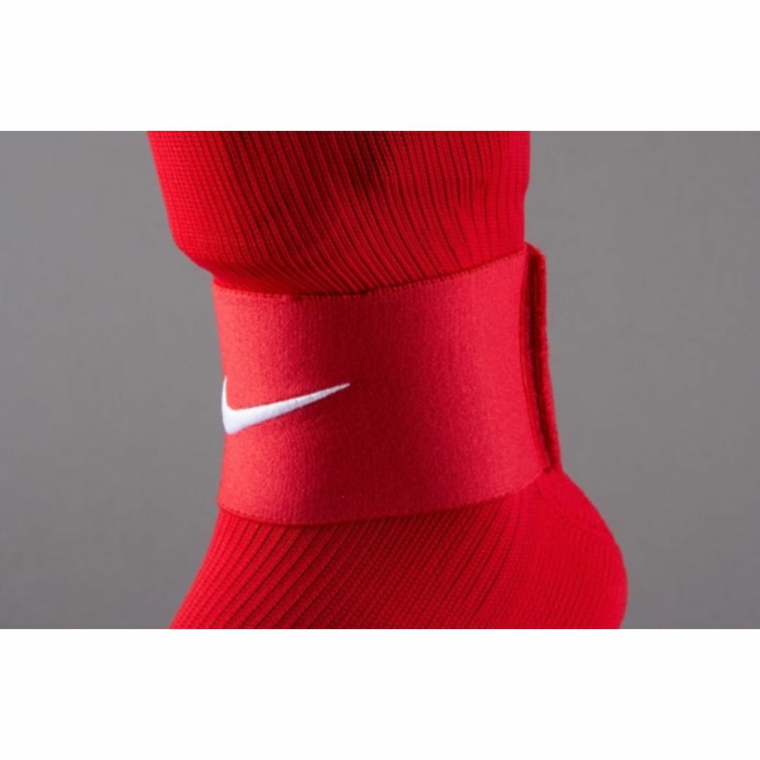 NIKE(ナイキ)の★送料無料★UK直輸入★ナイキ★シンガードステイ 専用ケース付★赤x白/1ペア★ スポーツ/アウトドアのサッカー/フットサル(その他)の商品写真