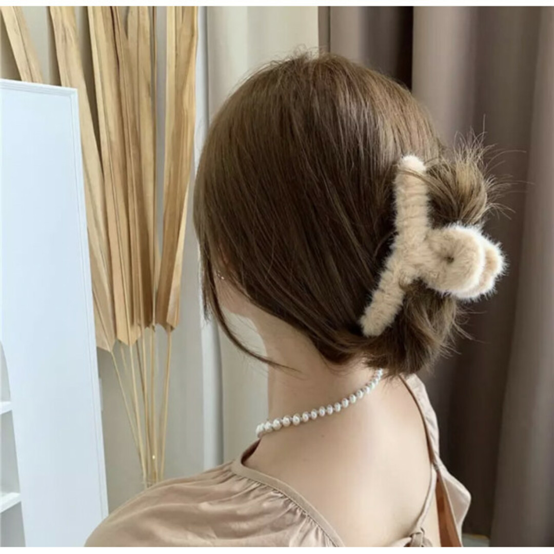 ヘアクリップ もこもこ ヘアアクセサリー 冬 韓国 人気 2個セット レディースのヘアアクセサリー(バレッタ/ヘアクリップ)の商品写真