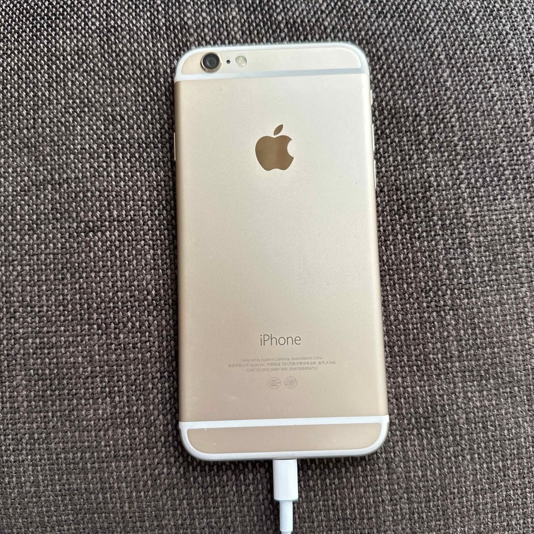 iPhone(アイフォーン)のiPhone 6 Gold 32 GB SIMフリー 海外モデル 海外版 スマホ/家電/カメラのスマートフォン/携帯電話(スマートフォン本体)の商品写真