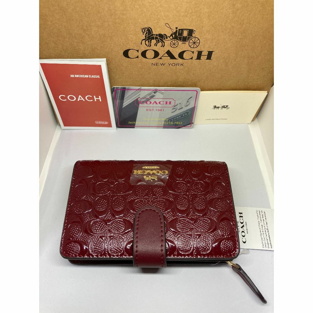 COACH(コーチ)のCOACH　コーチ　F25937　二つ折り財布　デボスド　パテントレザーチェリー レディースのファッション小物(財布)の商品写真