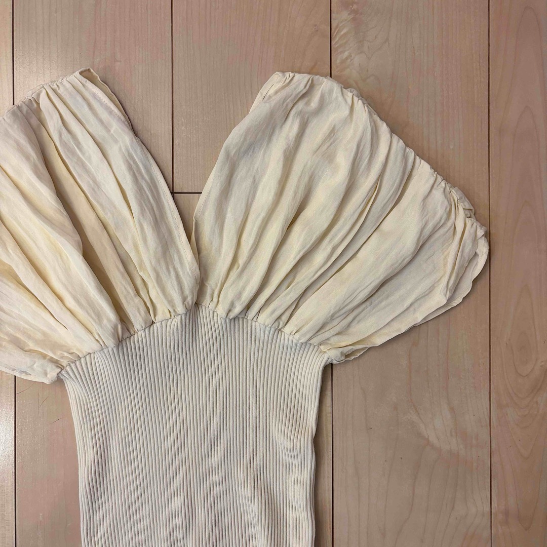 SNIDEL(スナイデル)のSNIDEL ニットドッキングギャザーブラウス　オフホワイト レディースのトップス(シャツ/ブラウス(半袖/袖なし))の商品写真
