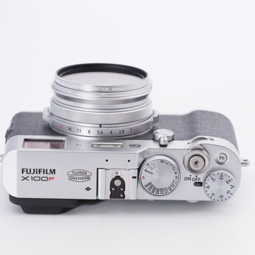 富士フイルム(フジフイルム)のFUJIFILM 富士フイルム コンパクトデジタルカメラ X100F シルバー X100F-S 別売フィルター付き #9630 スマホ/家電/カメラのカメラ(コンパクトデジタルカメラ)の商品写真