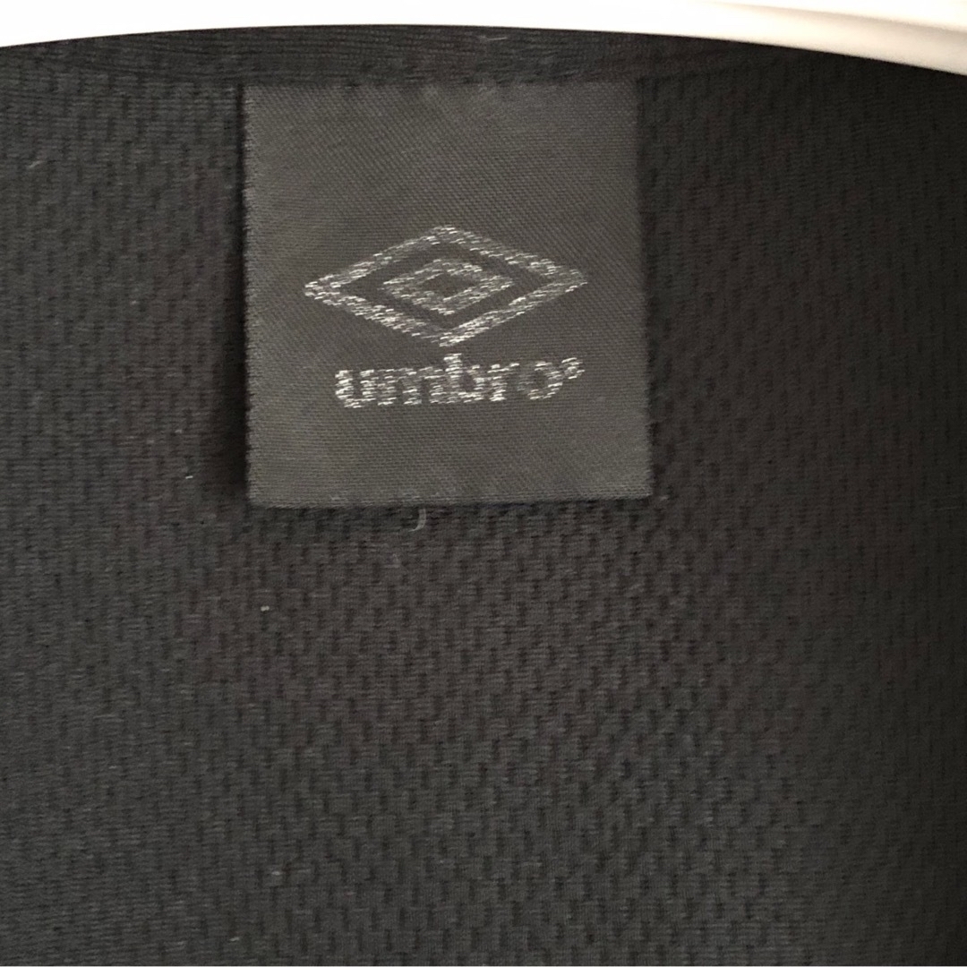 UMBRO(アンブロ)のアンブロ　ポロシャツ　黒 スポーツ/アウトドアのサッカー/フットサル(その他)の商品写真
