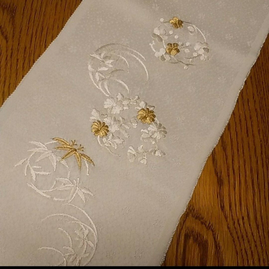 半襟　正絹　白　刺繍 レディースの水着/浴衣(和装小物)の商品写真