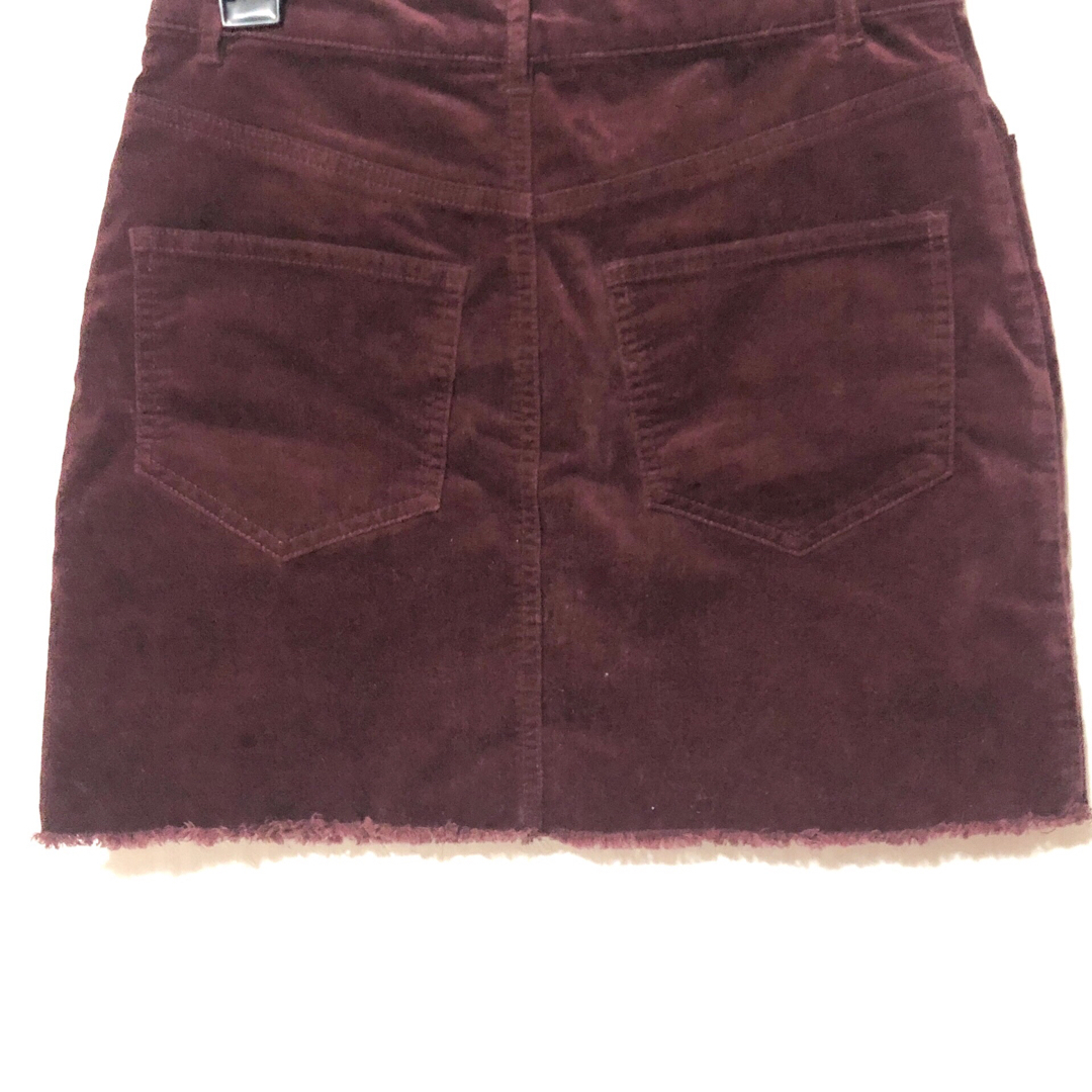 H&M(エイチアンドエム)のミニスカート　赤　無地　台形　ベロア　フリンジ　可愛い　新品未使用　美品　レア レディースのスカート(ミニスカート)の商品写真
