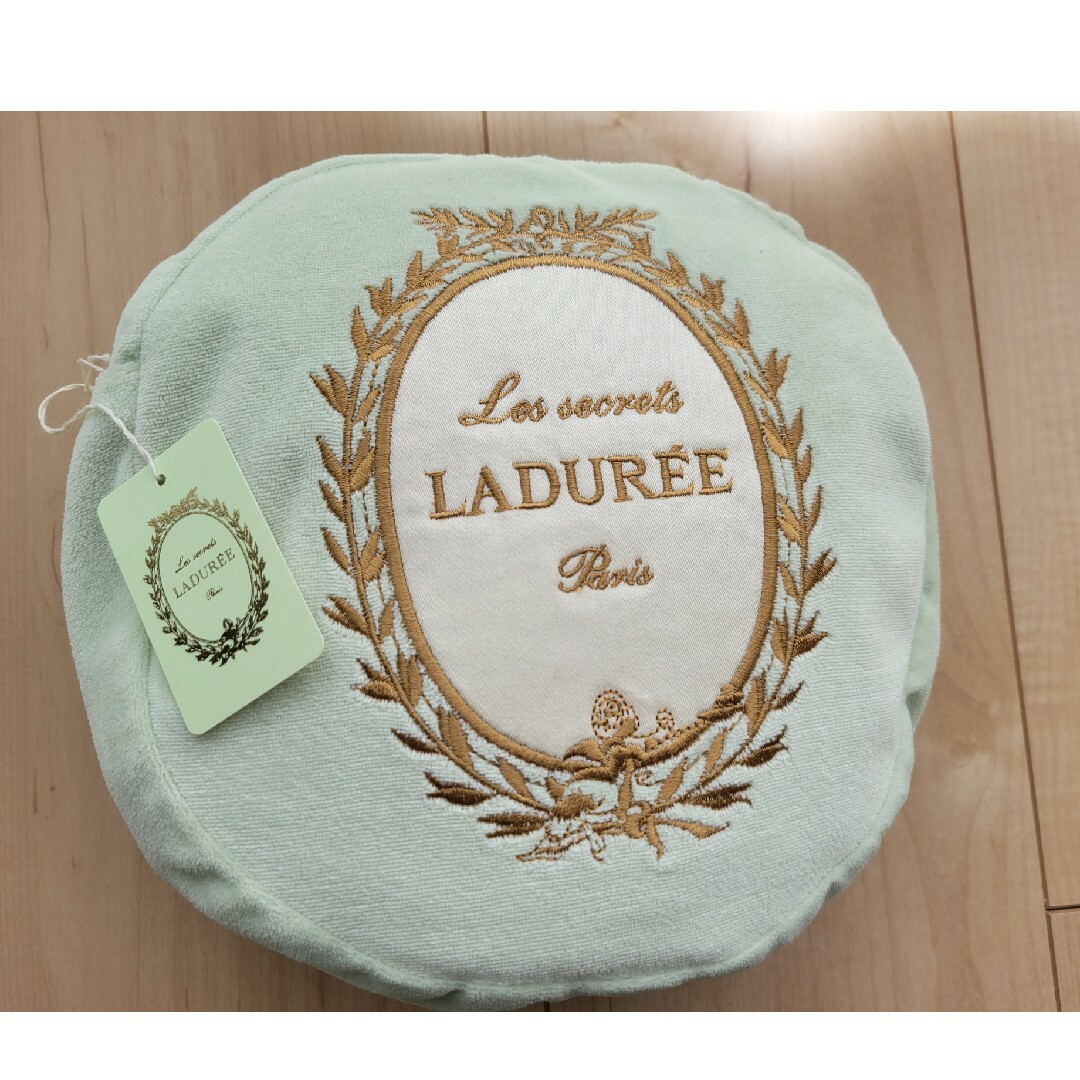 LADUREE(ラデュレ)の【未使用】LADUREE ポーチ付きブランケット レディースのファッション小物(その他)の商品写真