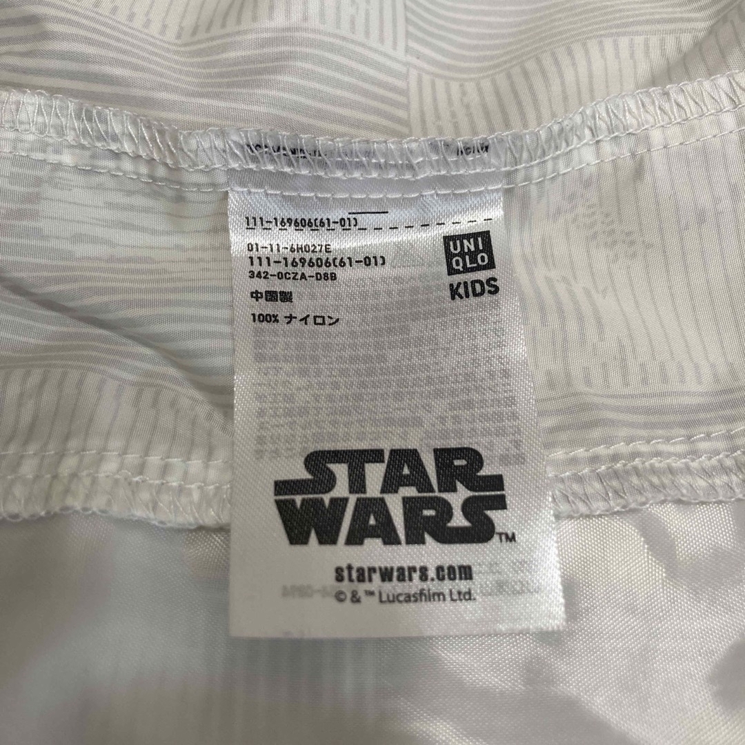 UNIQLO(ユニクロ)のスターウォーズ ブルゾン 130 ジャケット ジャンバー ユニクロ レインコート キッズ/ベビー/マタニティのキッズ服男の子用(90cm~)(ジャケット/上着)の商品写真