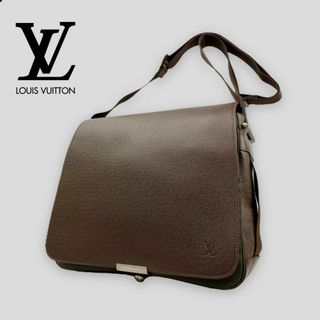 ルイヴィトン(LOUIS VUITTON)の■ルイ ヴィトン■タイガ ヴィクトール ショルダーバッグ グリズリ M30148(ショルダーバッグ)