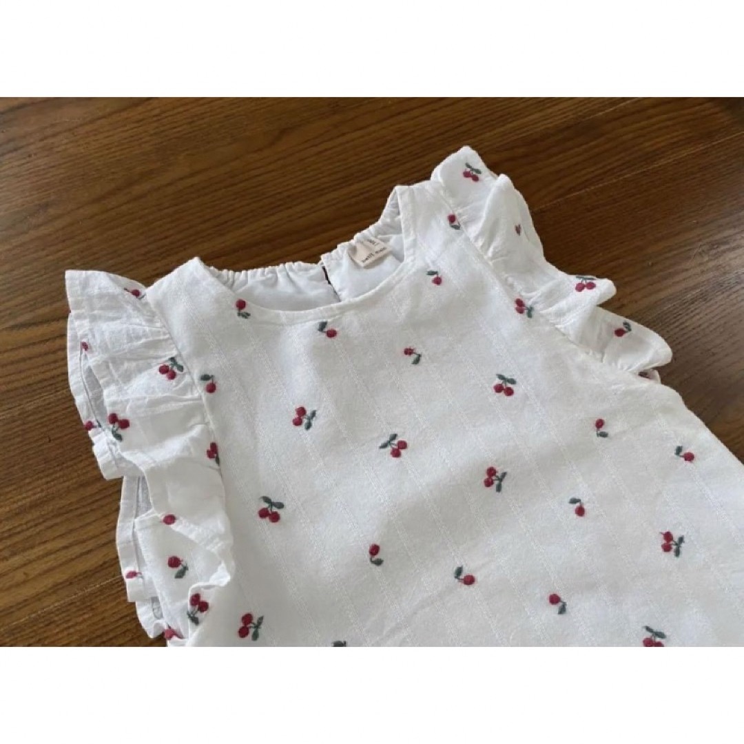 petit main(プティマイン)のpetit main チェリー柄ブラウス　100 キッズ/ベビー/マタニティのキッズ服女の子用(90cm~)(Tシャツ/カットソー)の商品写真