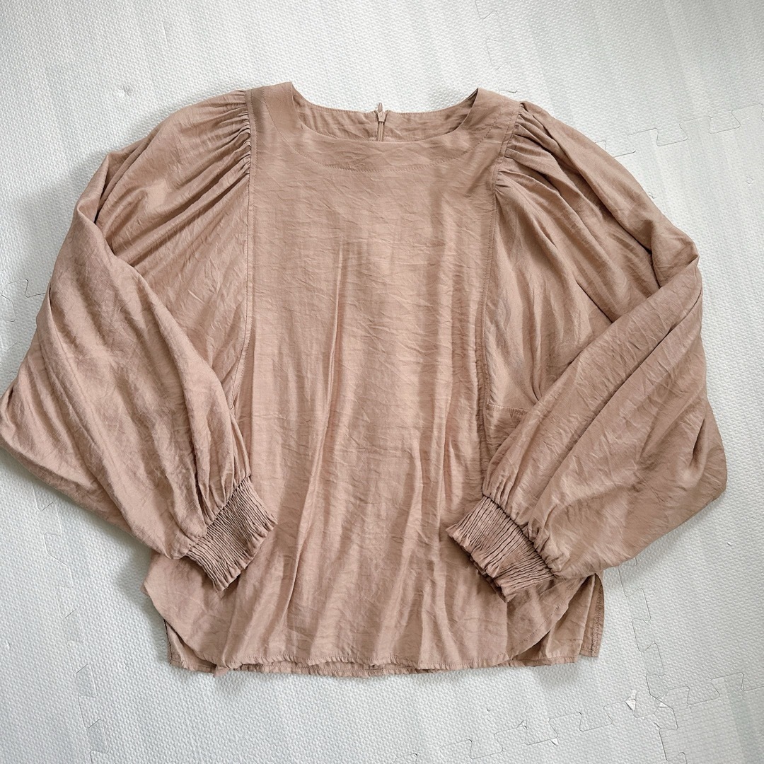 Aim(エイム)のamiur airy soft blouse レディースのトップス(シャツ/ブラウス(長袖/七分))の商品写真