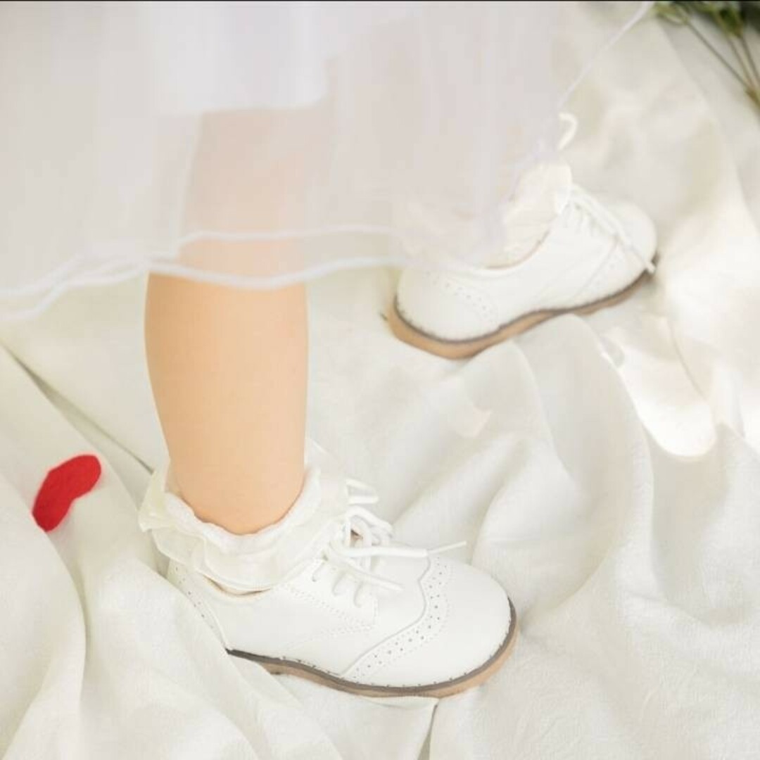 フォーマルシューズ 18cm 白 キッズ 男の子 女の子 レザー風 結婚式 キッズ/ベビー/マタニティのキッズ靴/シューズ(15cm~)(フォーマルシューズ)の商品写真