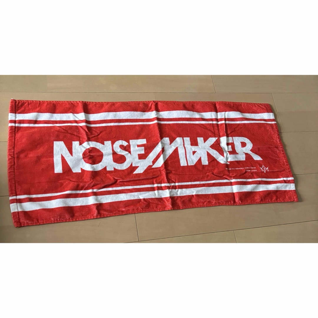 NOISE MAKER    ノイズメーカー ロゴタオル　赤 エンタメ/ホビーのタレントグッズ(ミュージシャン)の商品写真