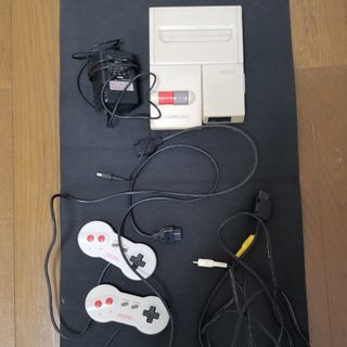 ニンテンドウ(任天堂)のNEWファミコン(家庭用ゲーム機本体)