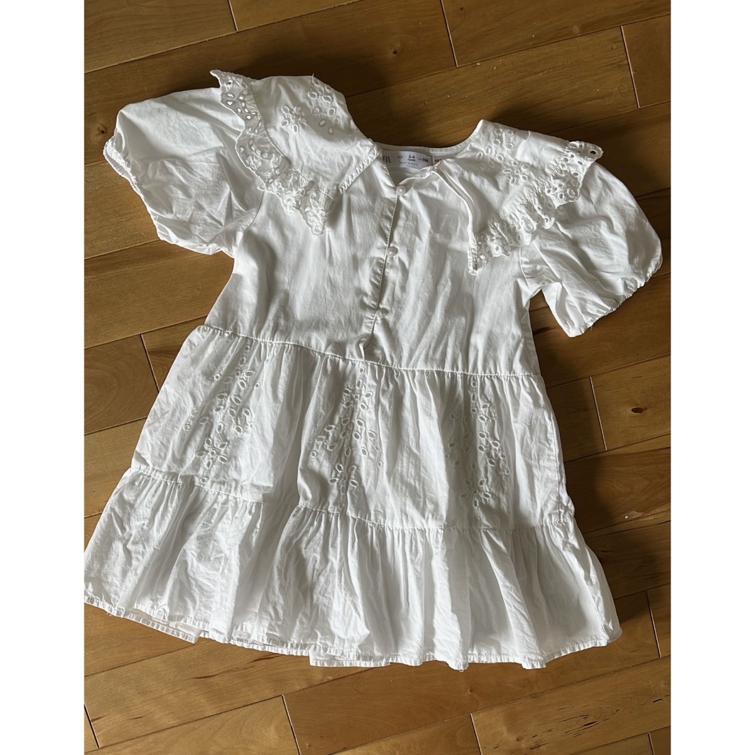 ZARA KIDS(ザラキッズ)のザラ　ワンピース　104cm エンブロイダリー キッズ/ベビー/マタニティのキッズ服女の子用(90cm~)(ワンピース)の商品写真