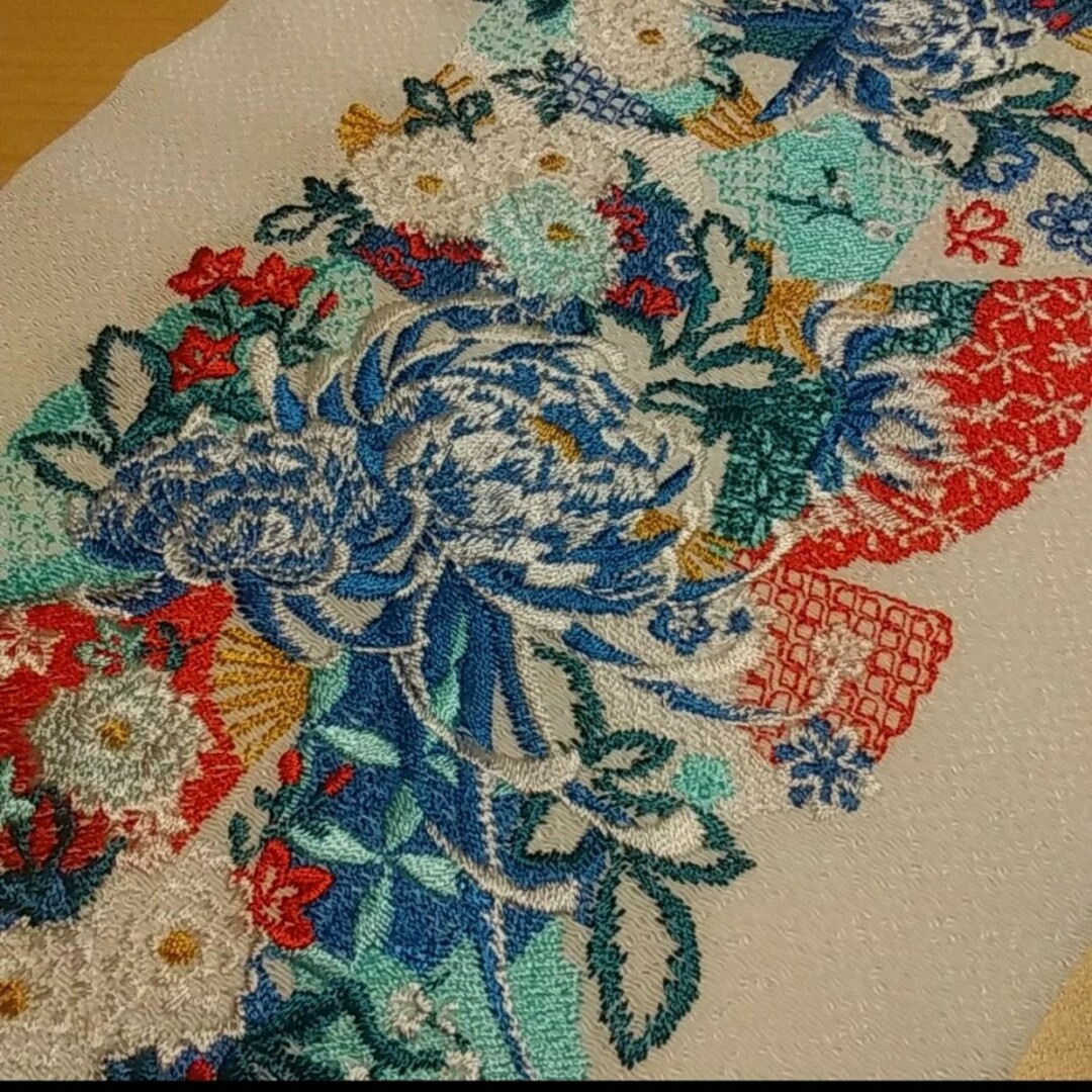 半襟　刺繍　白 レディースの水着/浴衣(和装小物)の商品写真