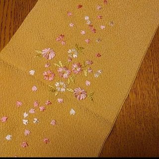 半襟　刺繍　辛子色(和装小物)