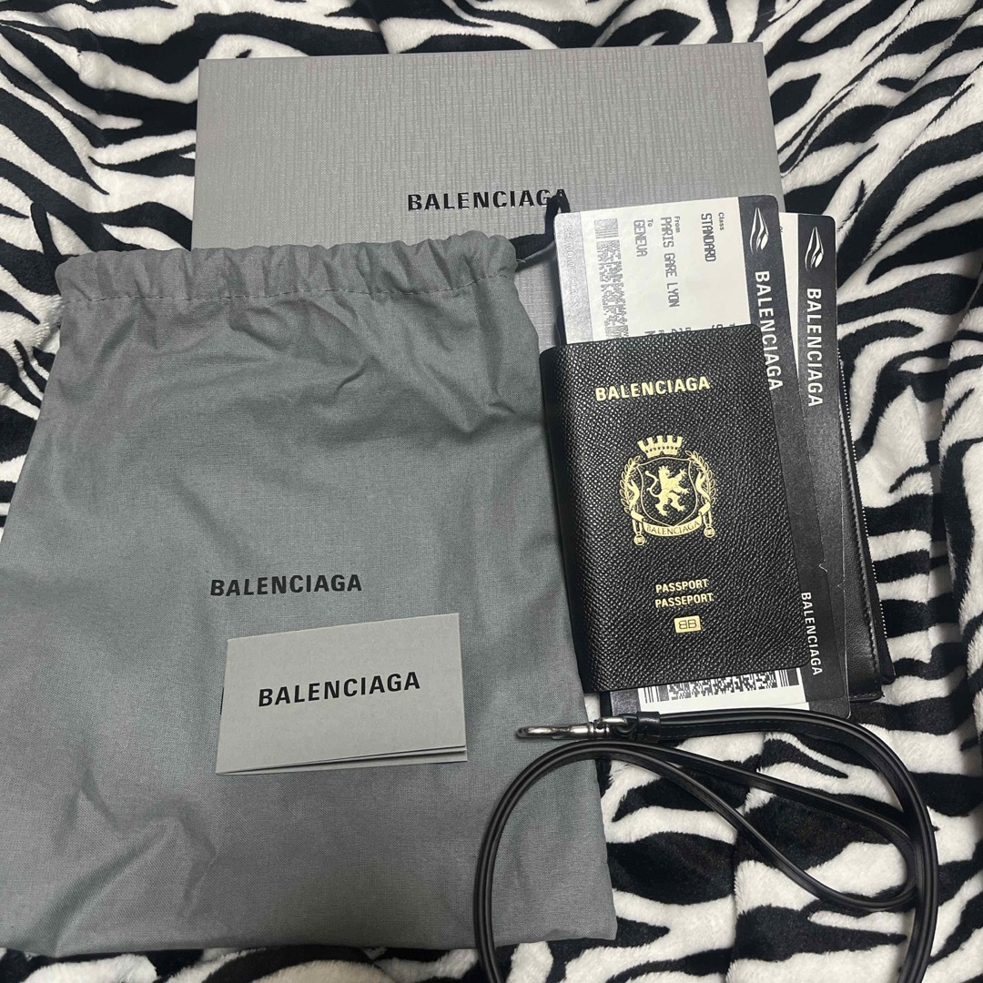 Balenciaga(バレンシアガ)の専用 BALENCIAGA 新品 本物 完売 パスポート フォンホルダー メンズのバッグ(その他)の商品写真