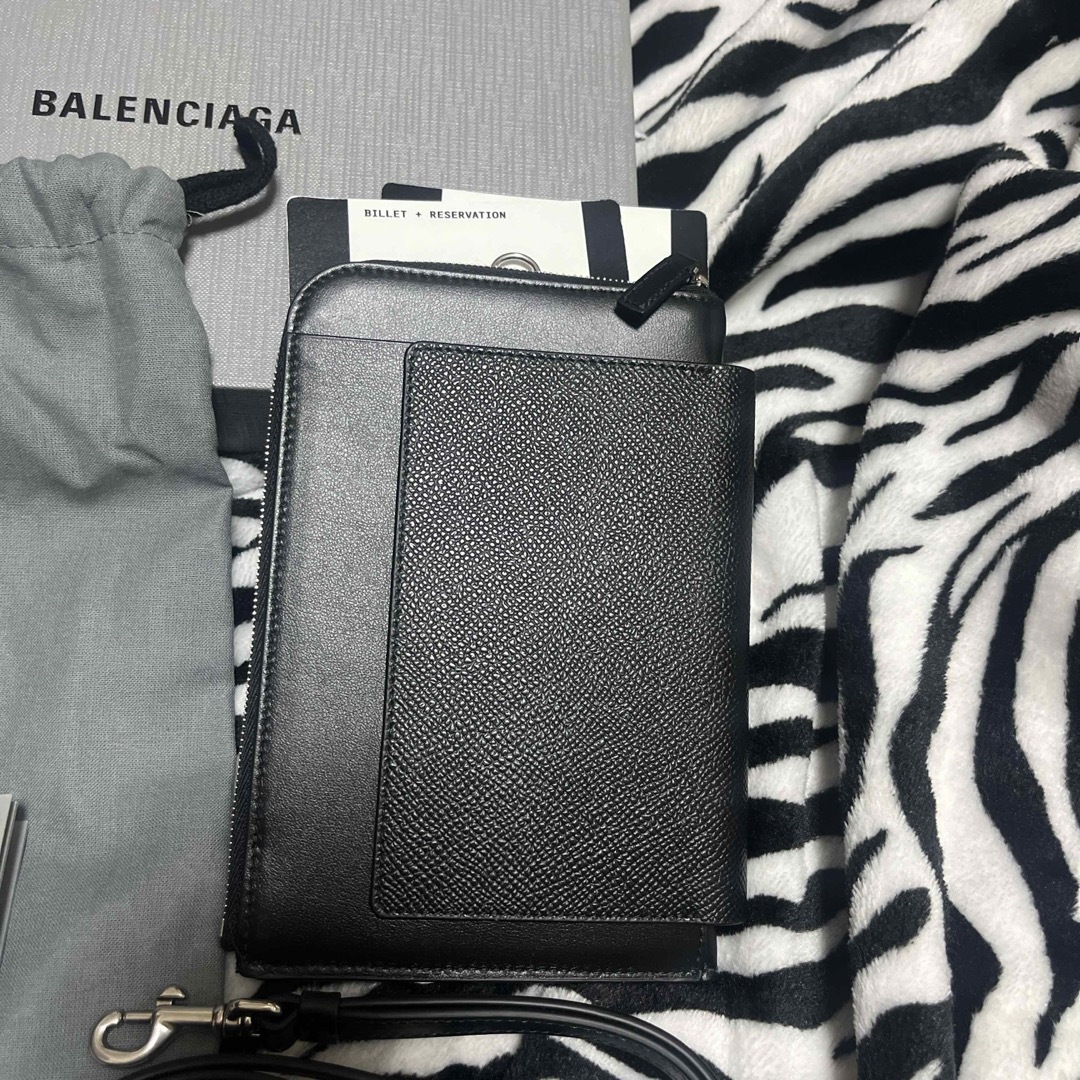 Balenciaga(バレンシアガ)の専用 BALENCIAGA 新品 本物 完売 パスポート フォンホルダー メンズのバッグ(その他)の商品写真